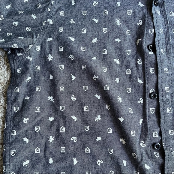 EUC Men's Harry Potter Short Sleeve Dress Shirt size Medium in Gray - Picture 2 of 6